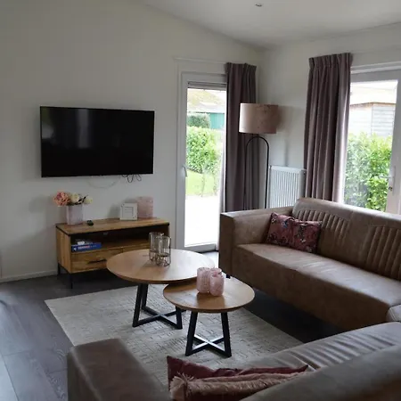 Resort Schaelsbergerbosch- 2 Bath Fireplgarde *