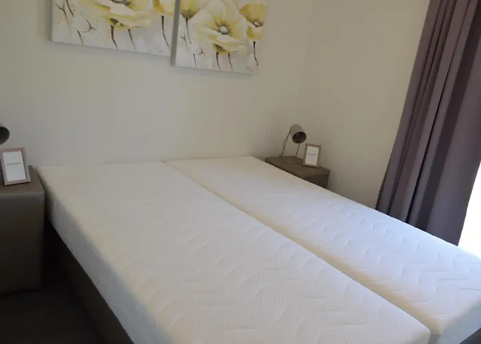 Schaelsbergerbosch- 2 Bath Fireplgarde *