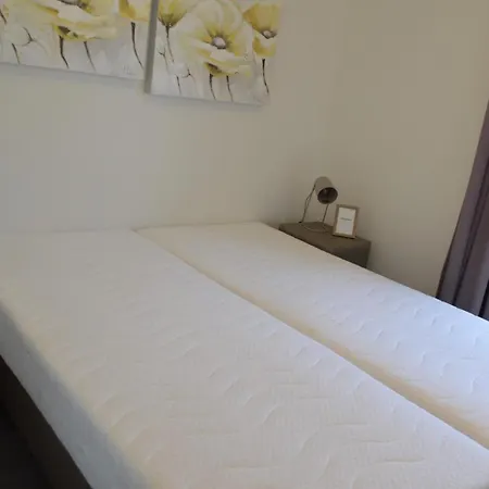 Schaelsbergerbosch- 2 Bath Fireplgarde *