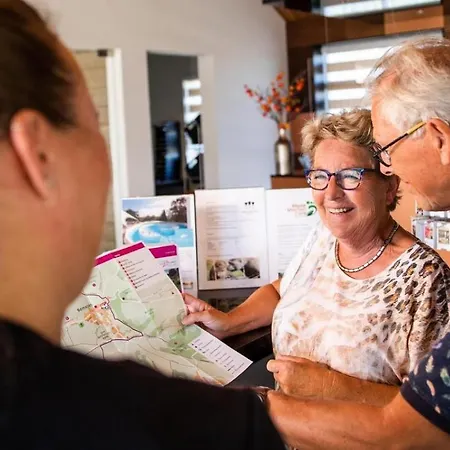 Schaelsbergerbosch- 2 Bath Fireplgarde *